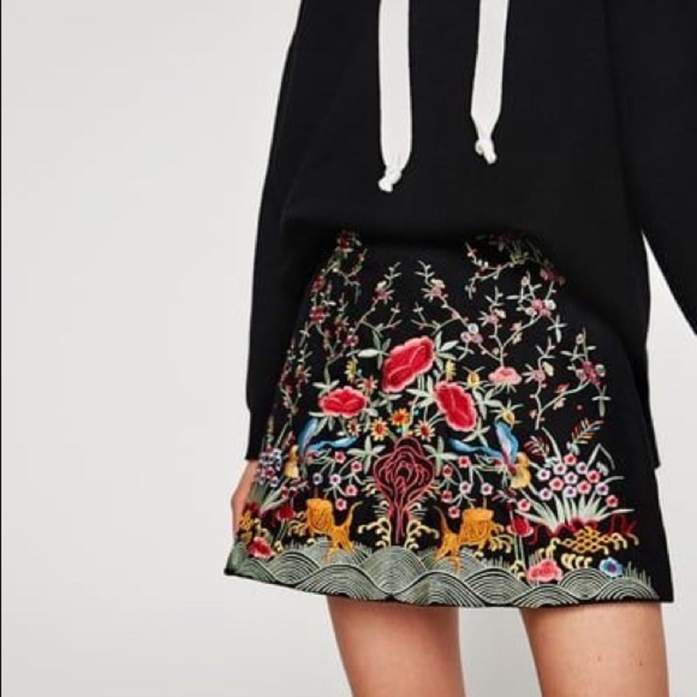 Zara floral embroidered black mini skirt size L